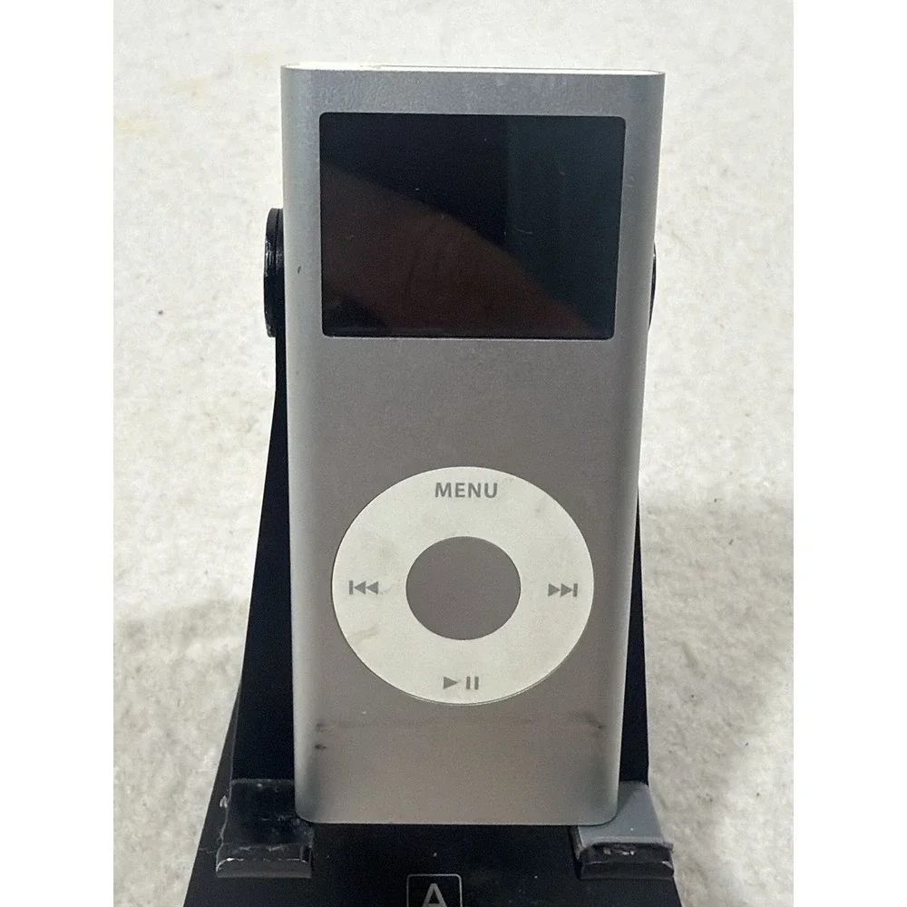 Apple iPod Nano 4th Generation 2GB Silver MP3 Player A1285 Tested Working